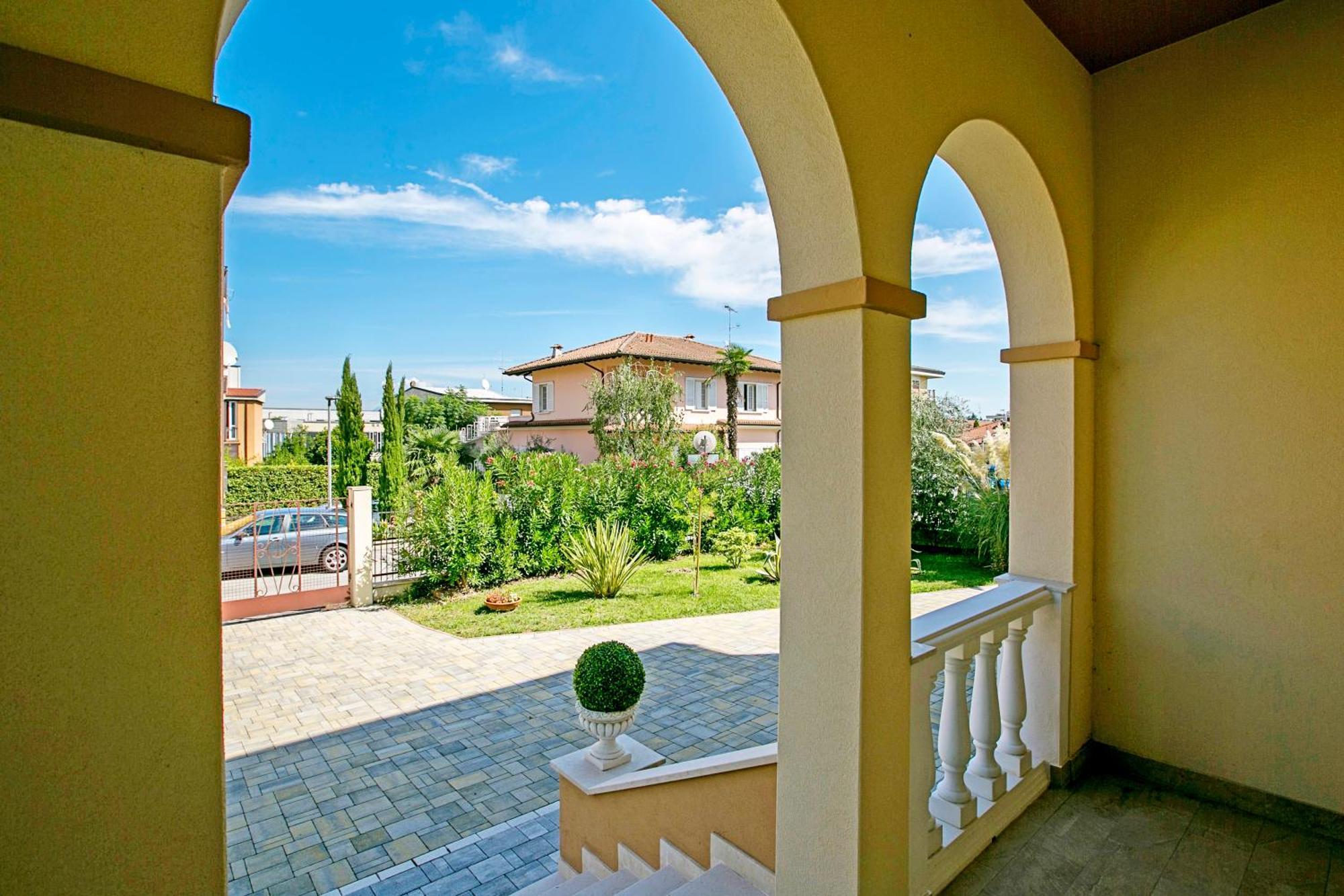 Villa Mimosa - Appartamento 1 - Happy Rentals Desenzano del Garda Exterior photo