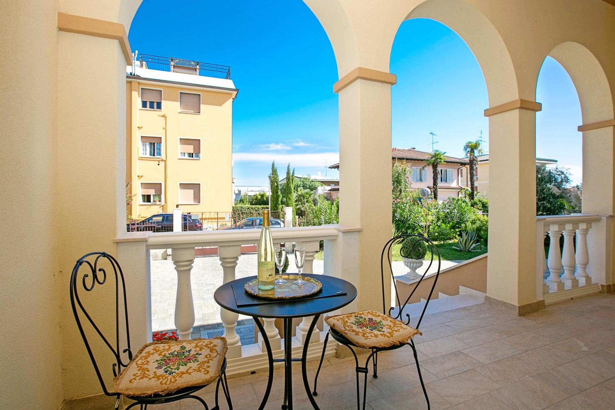 Villa Mimosa - Appartamento 1 - Happy Rentals Desenzano del Garda Exterior photo