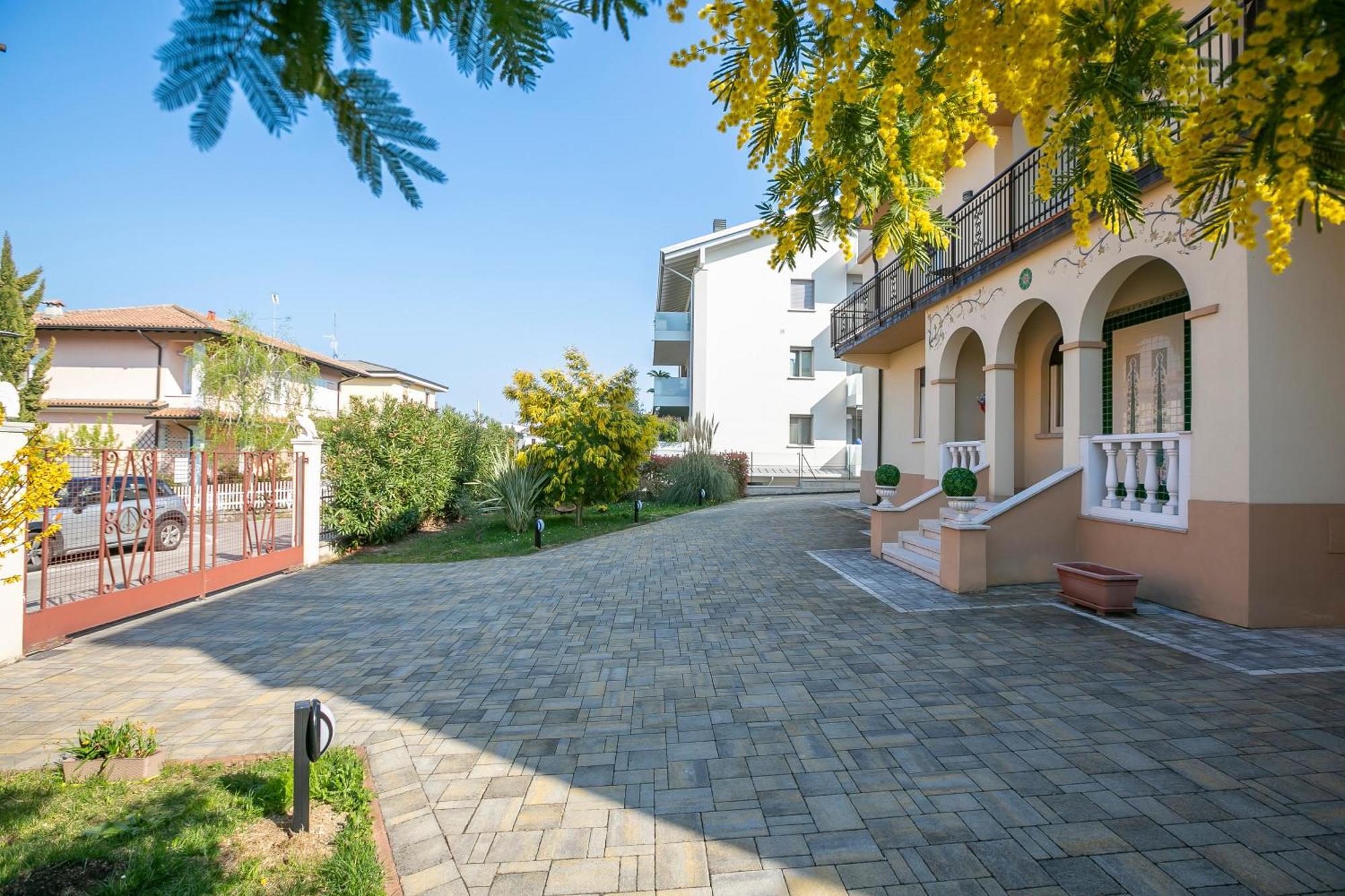 Villa Mimosa - Appartamento 1 - Happy Rentals Desenzano del Garda Exterior photo